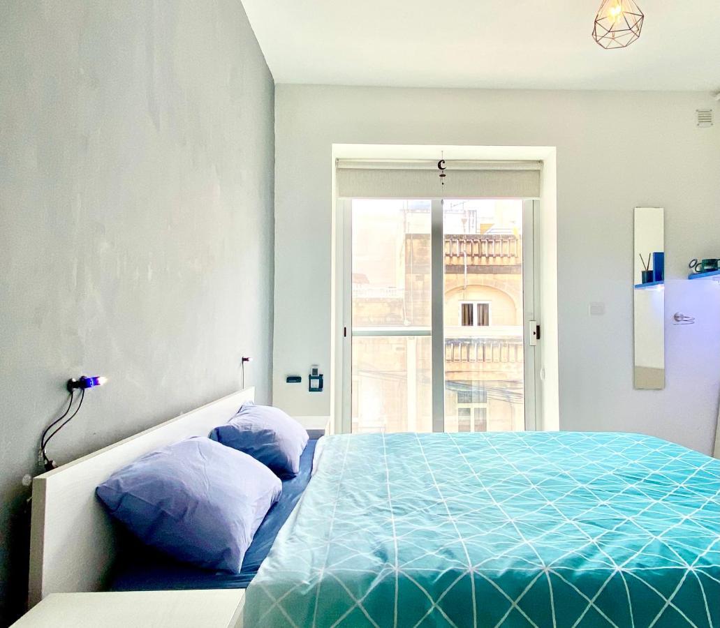 Central- Private En-Suite With Balcony In Shared Residence Pieta Exterior photo