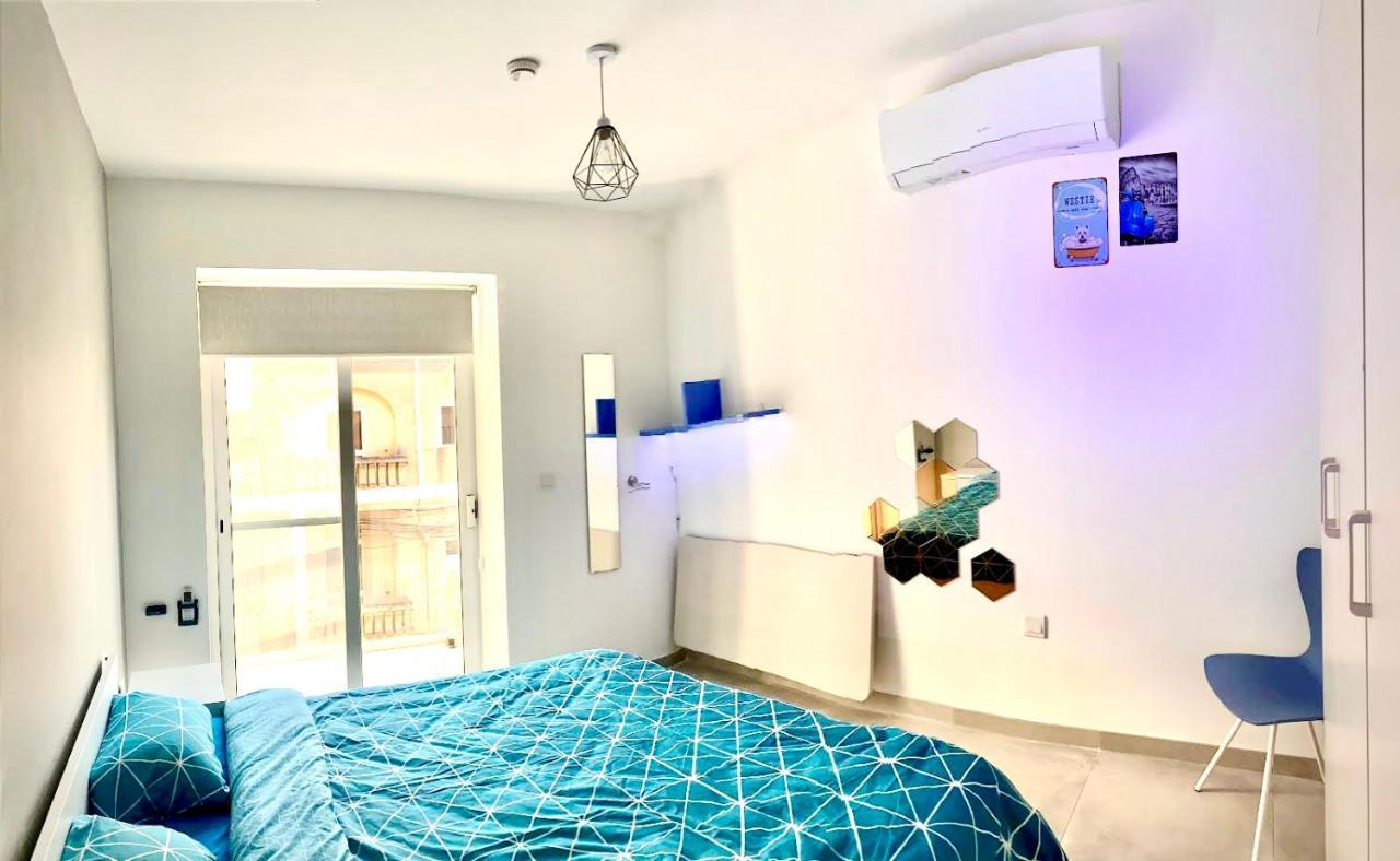 Central- Private En-Suite With Balcony In Shared Residence Pieta Exterior photo