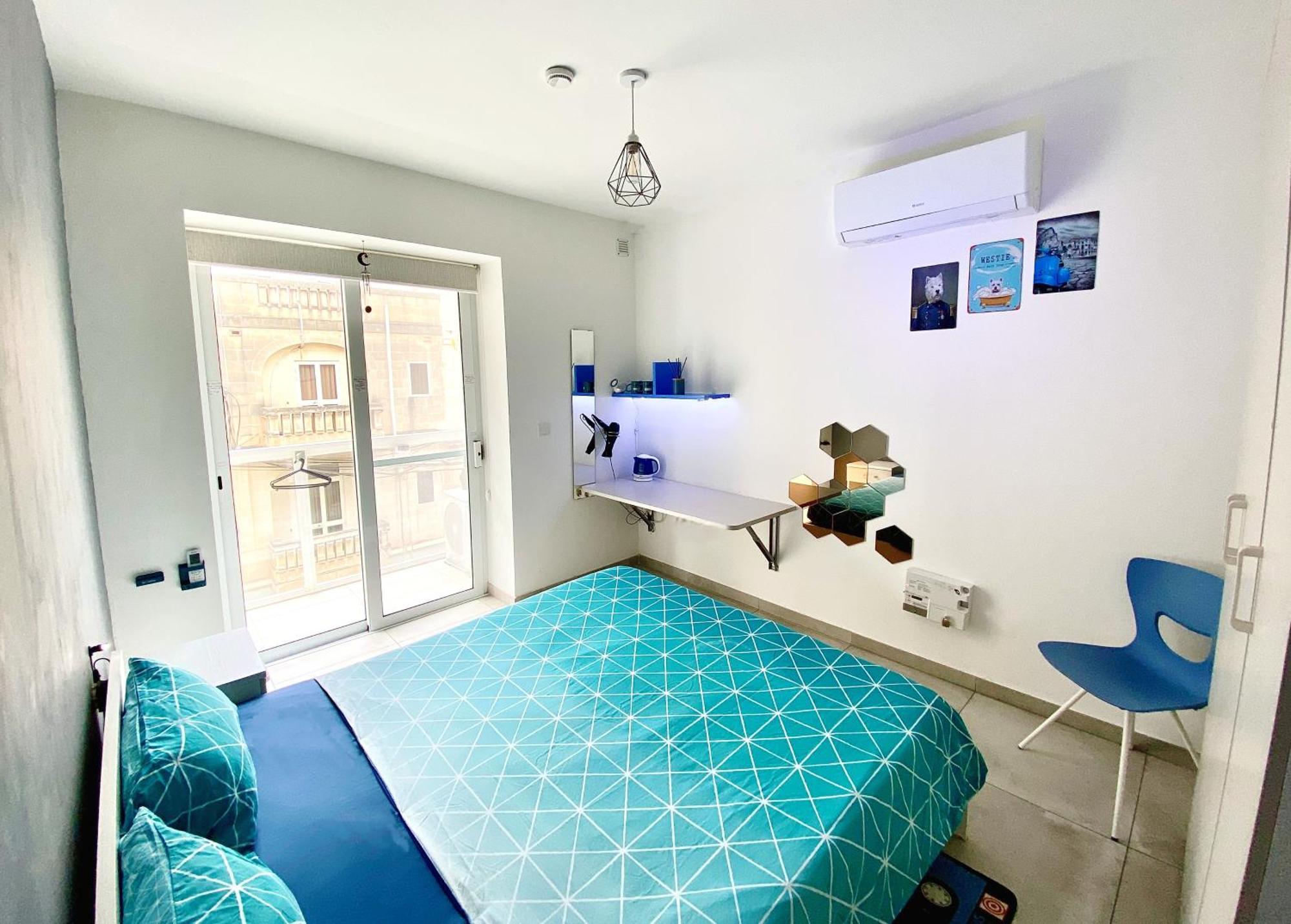 Central- Private En-Suite With Balcony In Shared Residence Pieta Exterior photo